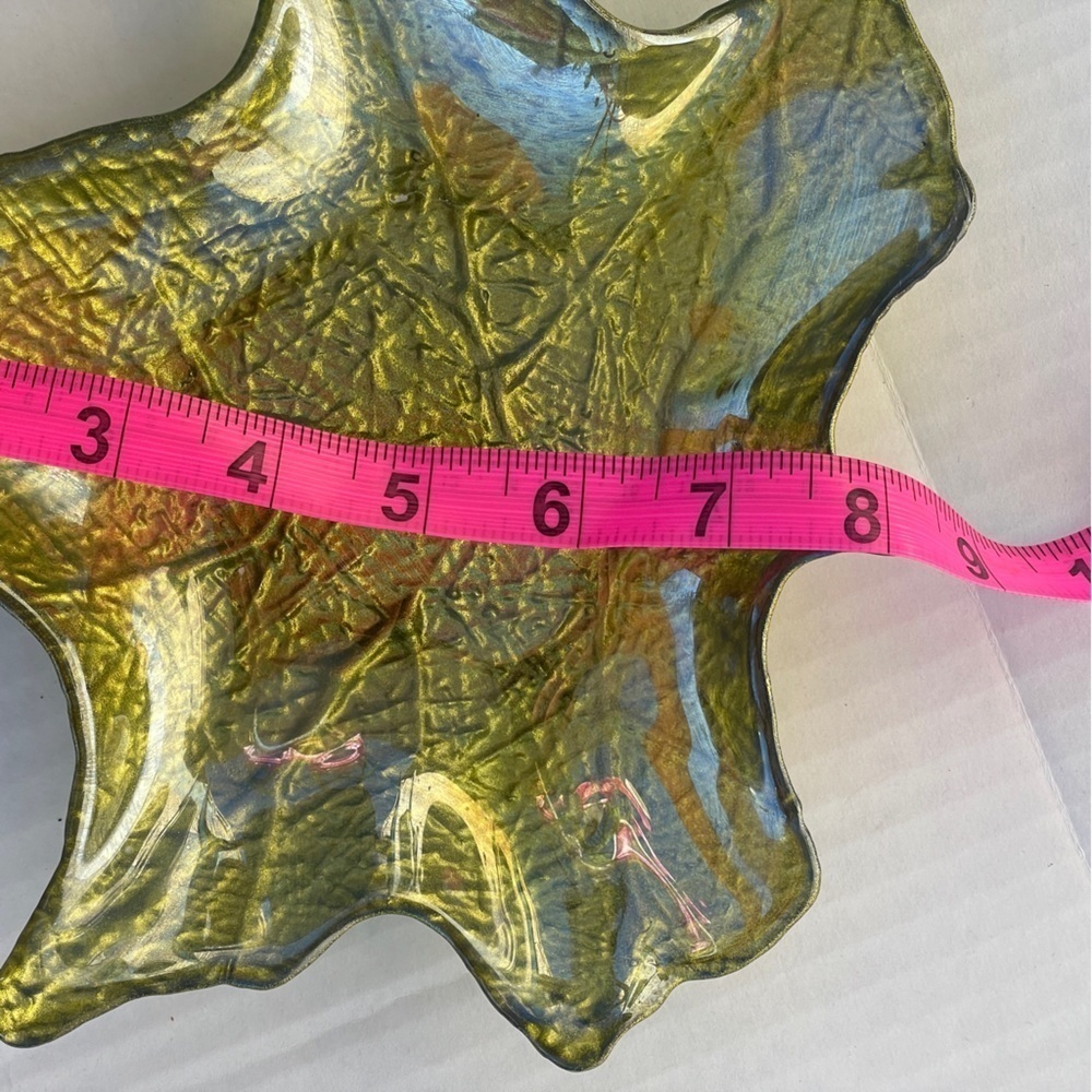 VINTAGE art glass green iridescent candy, nut, snack dish leaf shaped tray - Picture 5 of 10